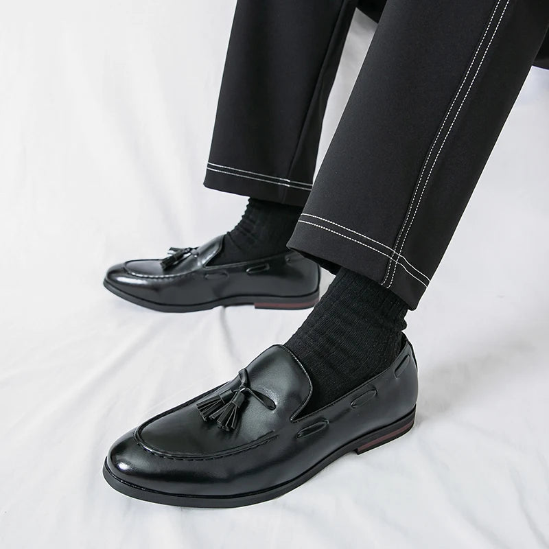 Men's Formal Leather Shoes British Style Tassels Loafers Pointed Toe Breathable Non-Slip Business Casual Wedding Office Shoes
