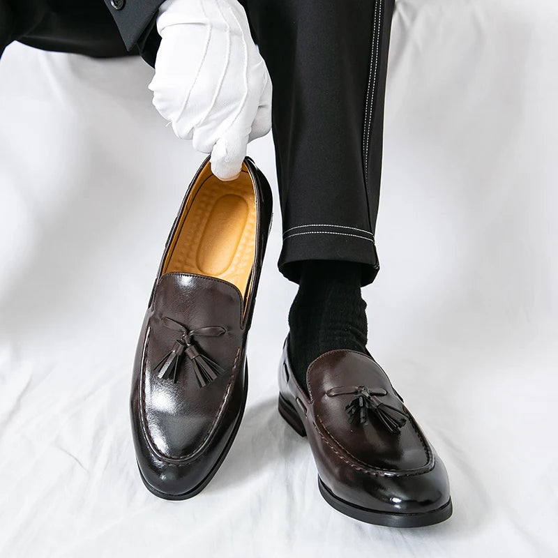 Men's Formal Leather Shoes British Style Tassels Loafers Pointed Toe Breathable Non-Slip Business Casual Wedding Office Shoes