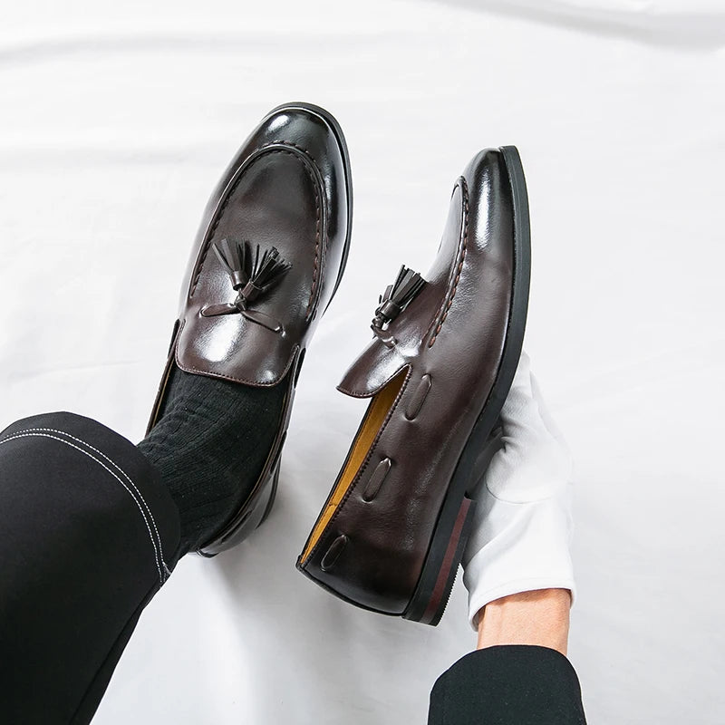 Men's Formal Leather Shoes British Style Tassels Loafers Pointed Toe Breathable Non-Slip Business Casual Wedding Office Shoes