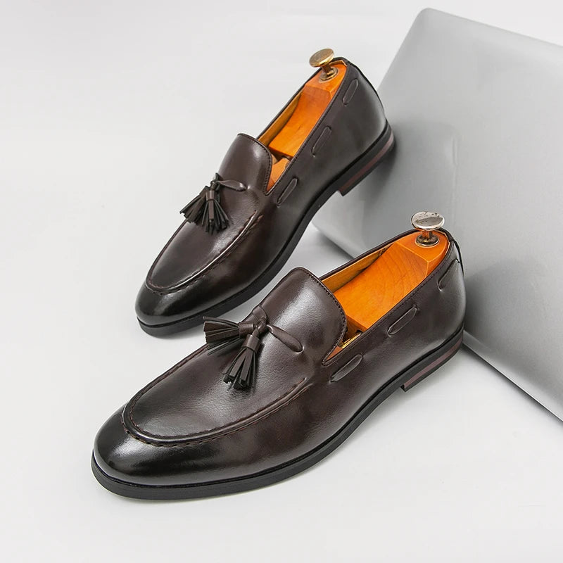 Men's Formal Leather Shoes British Style Tassels Loafers Pointed Toe Breathable Non-Slip Business Casual Wedding Office Shoes