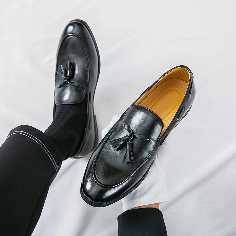 Men's Formal Leather Shoes British Style Tassels Loafers Pointed Toe Breathable Non-Slip Business Casual Wedding Office Shoes