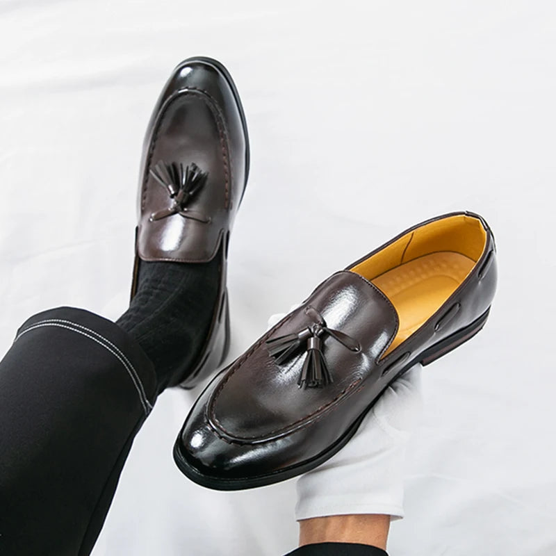 Men's Formal Leather Shoes British Style Tassels Loafers Pointed Toe Breathable Non-Slip Business Casual Wedding Office Shoes