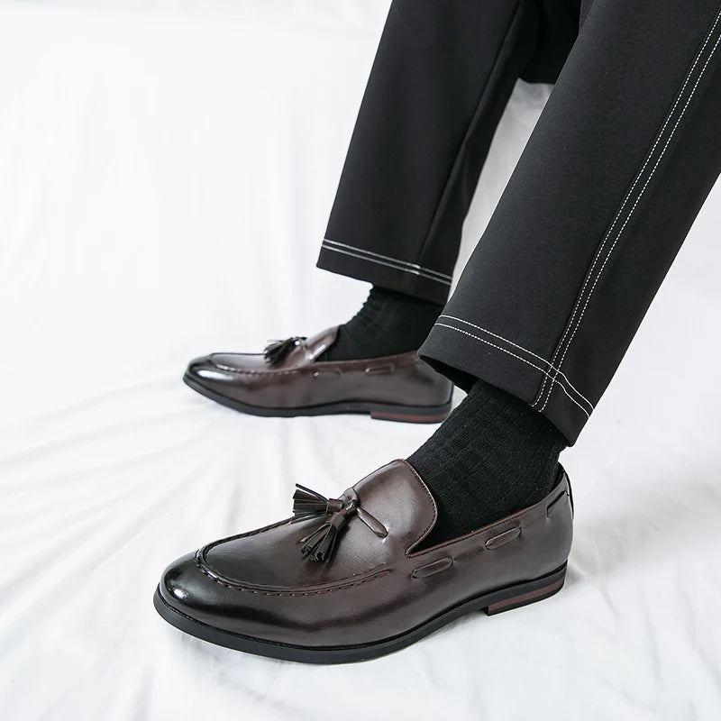 Men's Formal Leather Shoes British Style Tassels Loafers Pointed Toe Breathable Non-Slip Business Casual Wedding Office Shoes