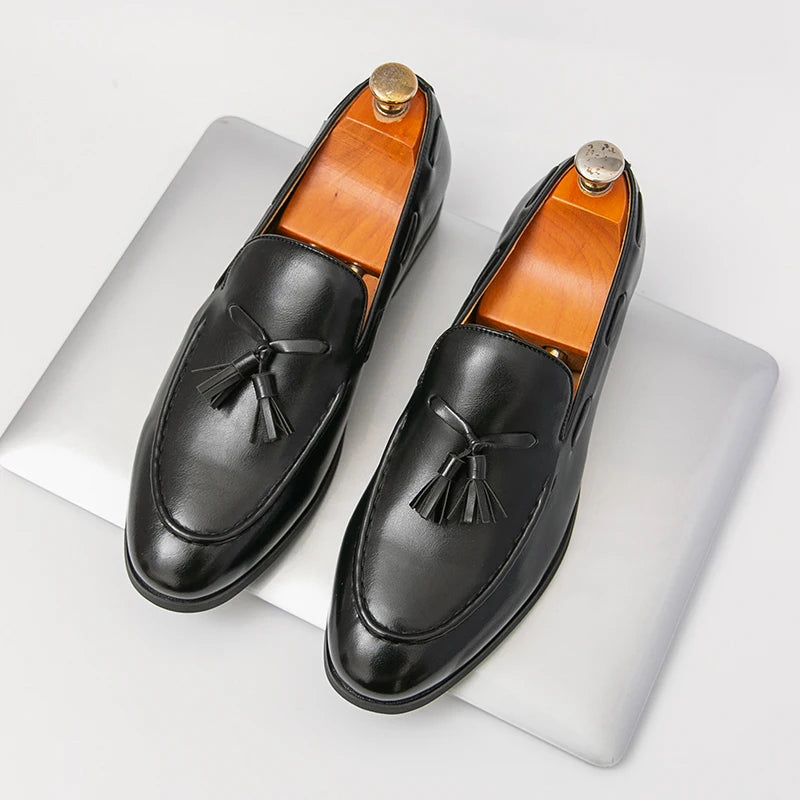 Men's Formal Leather Shoes British Style Tassels Loafers Pointed Toe Breathable Non-Slip Business Casual Wedding Office Shoes