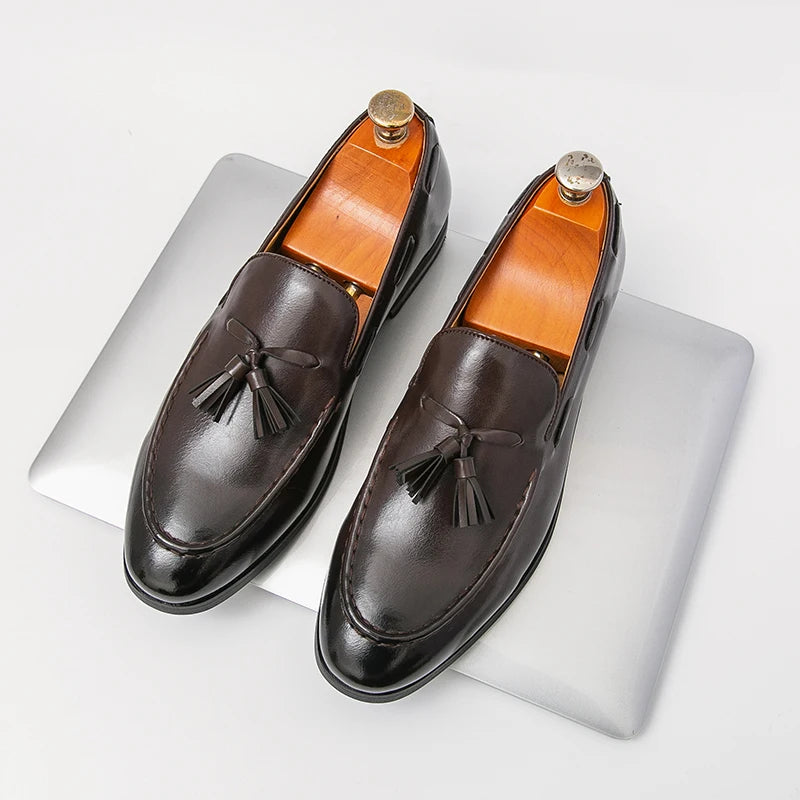 Men's Formal Leather Shoes British Style Tassels Loafers Pointed Toe Breathable Non-Slip Business Casual Wedding Office Shoes