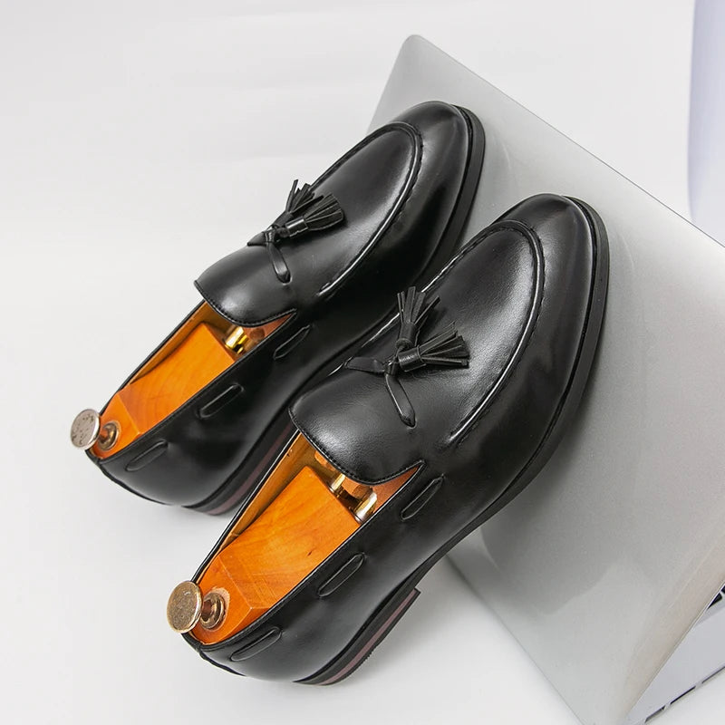 Men's Formal Leather Shoes British Style Tassels Loafers Pointed Toe Breathable Non-Slip Business Casual Wedding Office Shoes