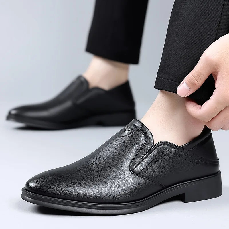2025 Spring Autumn Men's Dress Shoes Fashion Casual Cow Leather British Pointed Toe Black and White New Designer Shoes Male